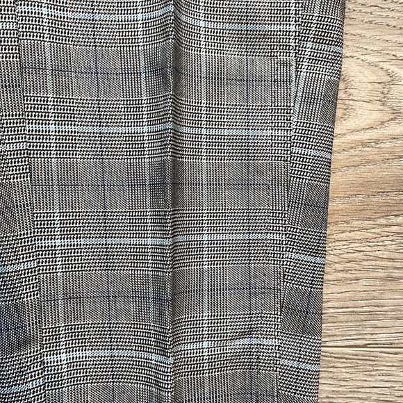 3/$35 The Iconic Ankle Pull on  Pant with Belt loops and faux pockets . - Picture 6 of 7